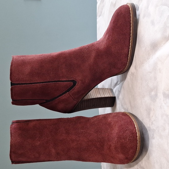 🍀 Lucky Brand suede booties. Maldeev style. Size 9.5. Burgundy. - Picture 1 of 14